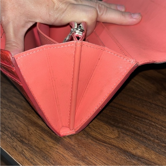 🔥LOUIS VUITTON Vernis Reyur Portefeuille Sarah Limited edition Poppy Petal 1500$ - Picture 6 of 12